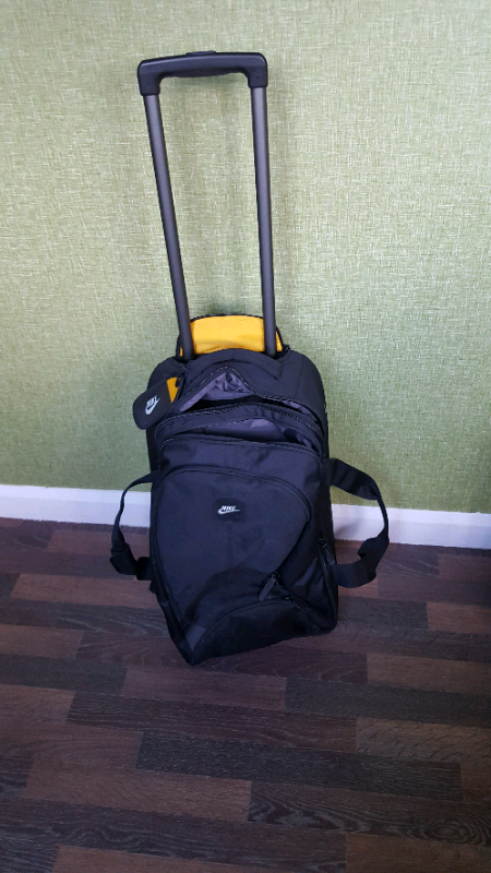 nike cabin roller bag